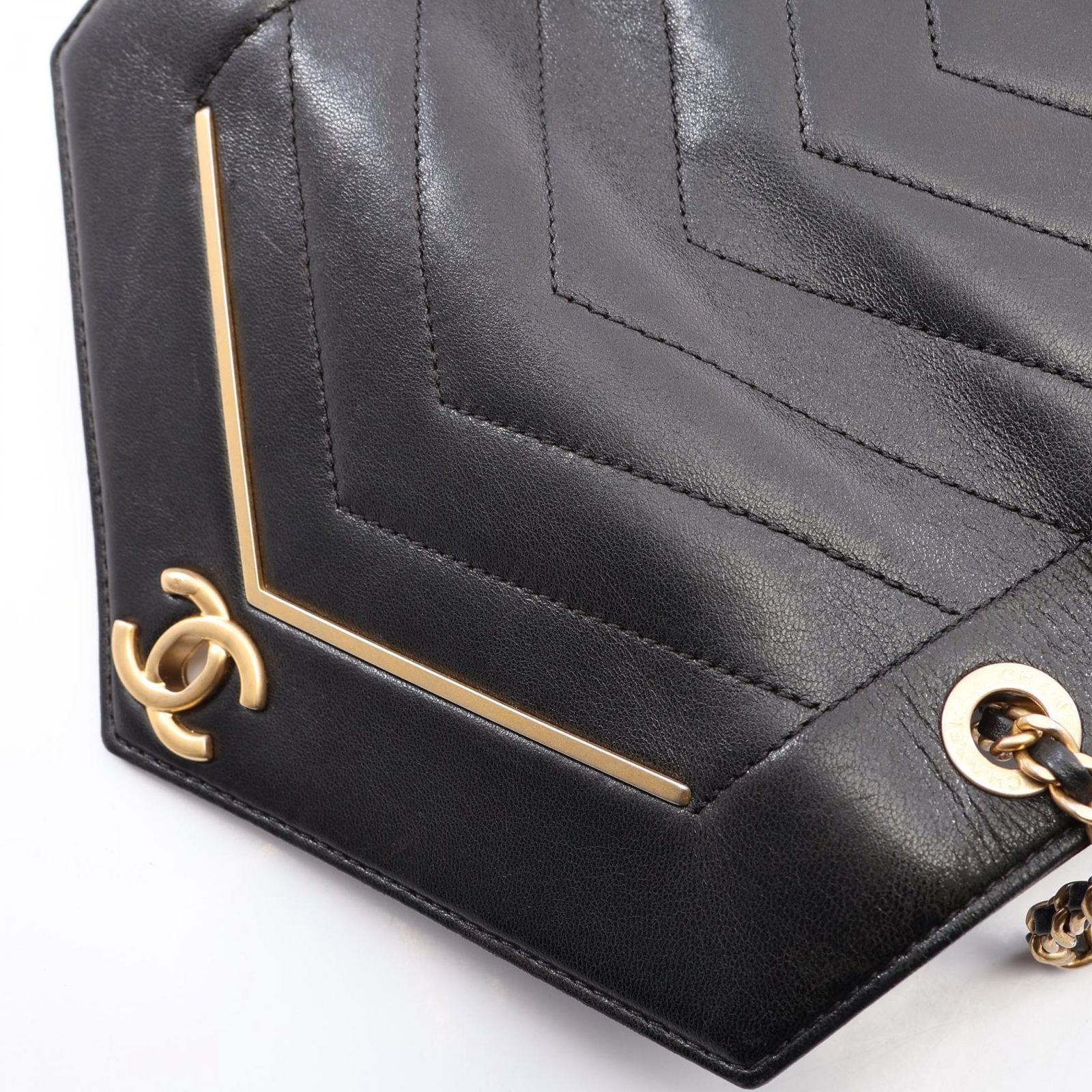 シャネル CHANEL ショルダーバッグ Vステッチ ミニ ブラック/ゴールド