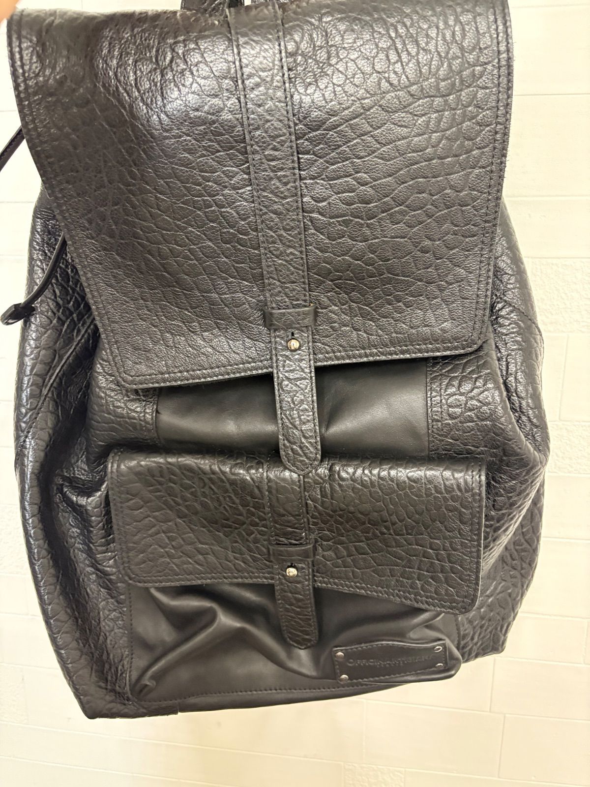 Officina Artigianaのブラックレザーリュック