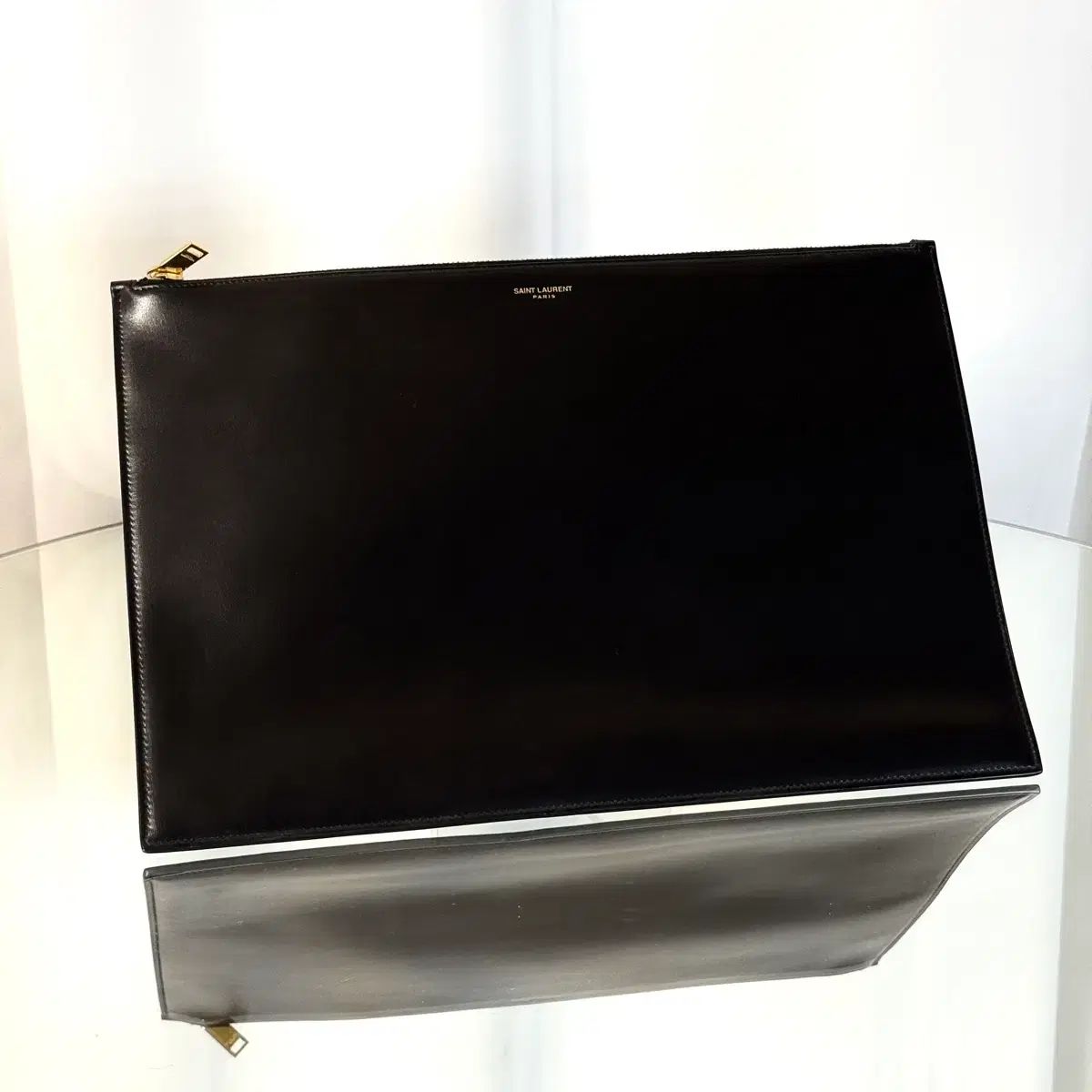 YVES SAINT LAURENT イヴ・サンローラン ロゴ GOLD イニシャル BLACK クラッチバッグ