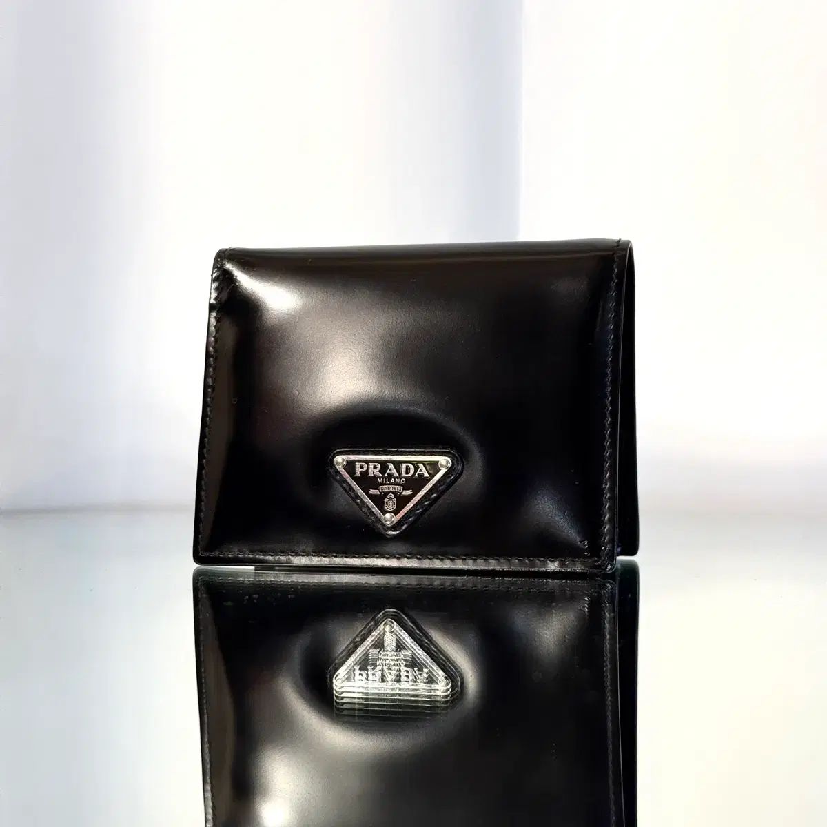 25ss PRADA プラダ 三角プレート ブラッシュド ブラック 中財布