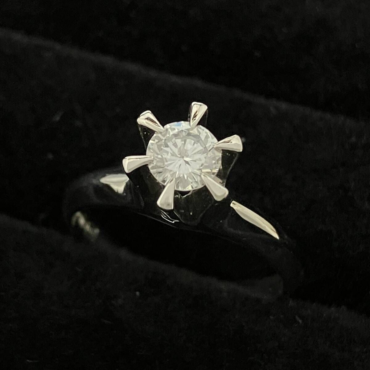 鑑定書付き 新品仕上済み 天然ダイヤモンド 0.38ct デザイン リング Pt900 10.5号 5.4g プラチナ 指輪 ホールマーク 造幣局 刻印 入