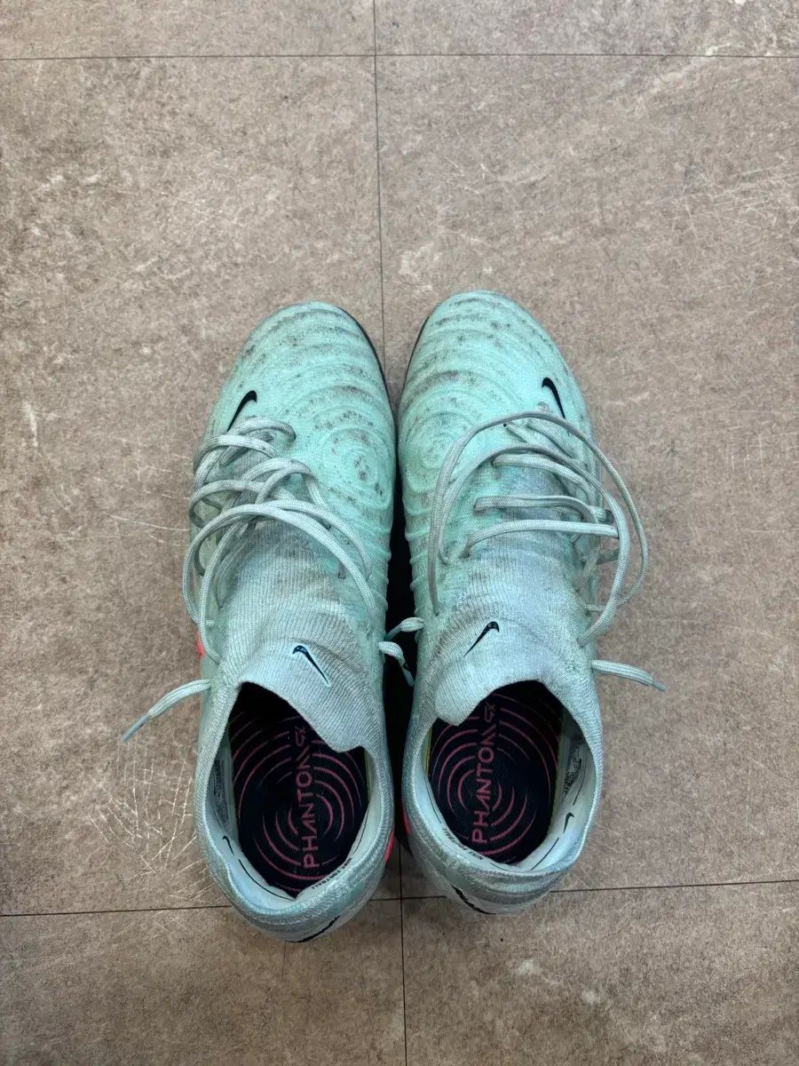 gt2 275サッカーシューズ