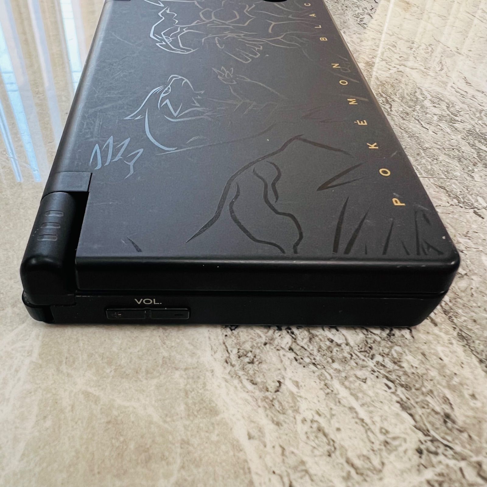 完動品】Nintendo ニンテンドー DSi レシラム ゼクロム エディション 