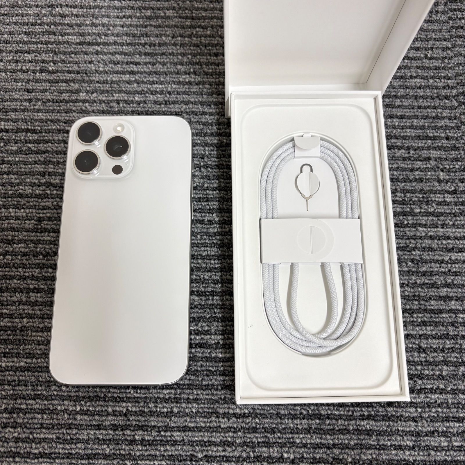 iPhone16 ProMax 256GB 美品 SIMフリー - メルカリ