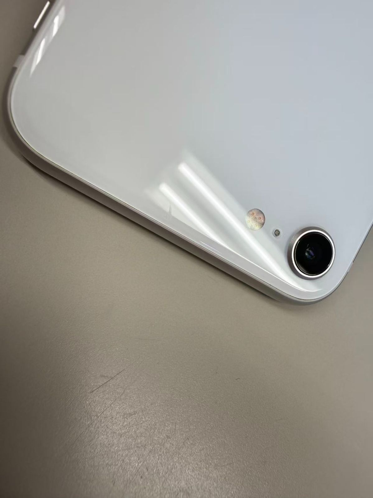 極美品 iPhone SE2 64GB ホワイト バッテリー96% SIMフリー - メルカリ