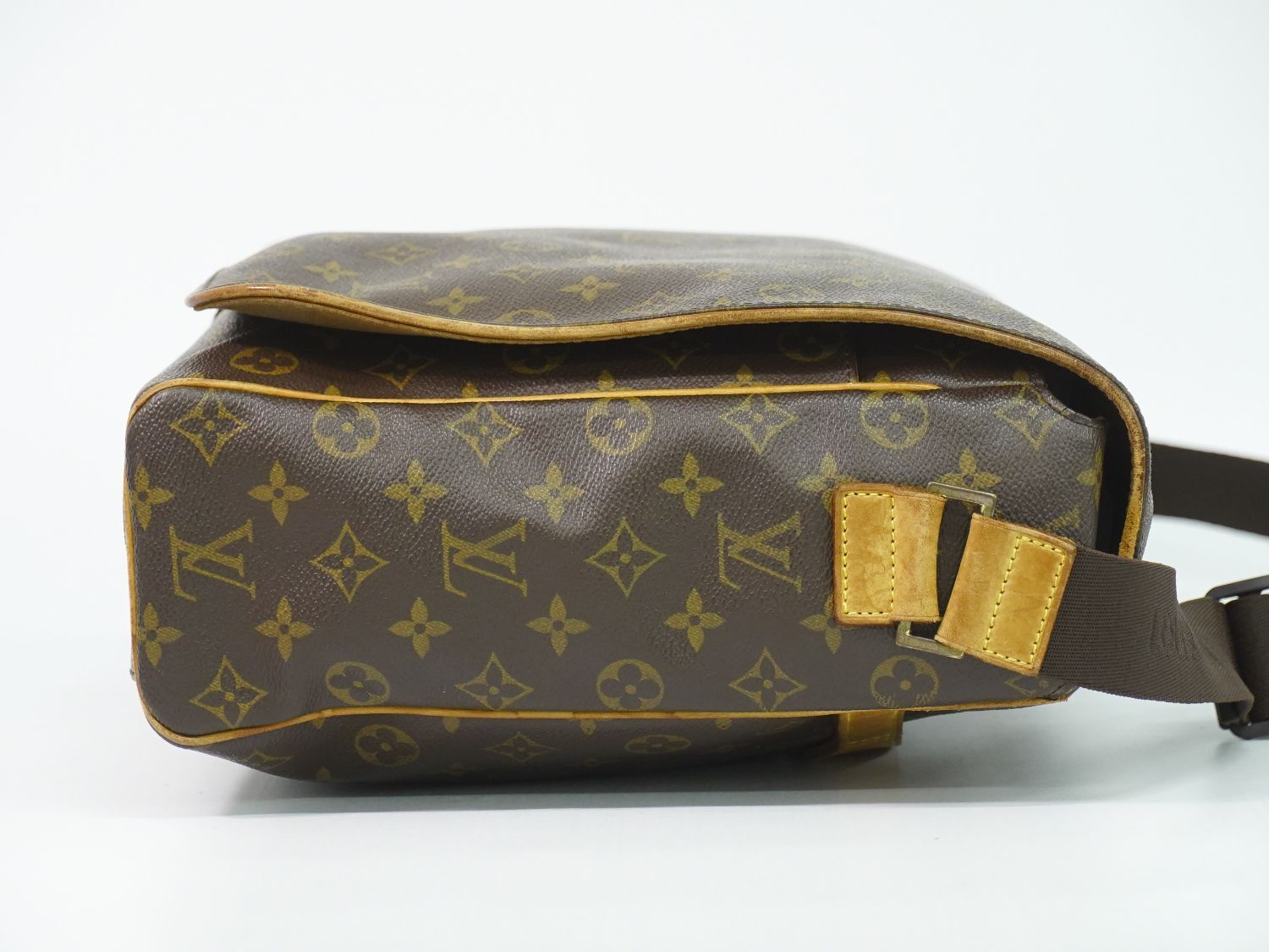 【LOUIS VUITTON】メッセンジャーバッグ　アベス　モノグラム 本物 ルイヴィトン LOUIS VUITTON LV アベス モノグラム ショルダー