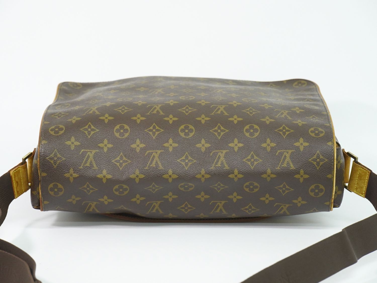【LOUIS VUITTON】メッセンジャーバッグ　アベス　モノグラム 本物 ルイヴィトン LOUIS VUITTON LV アベス モノグラム ショルダー