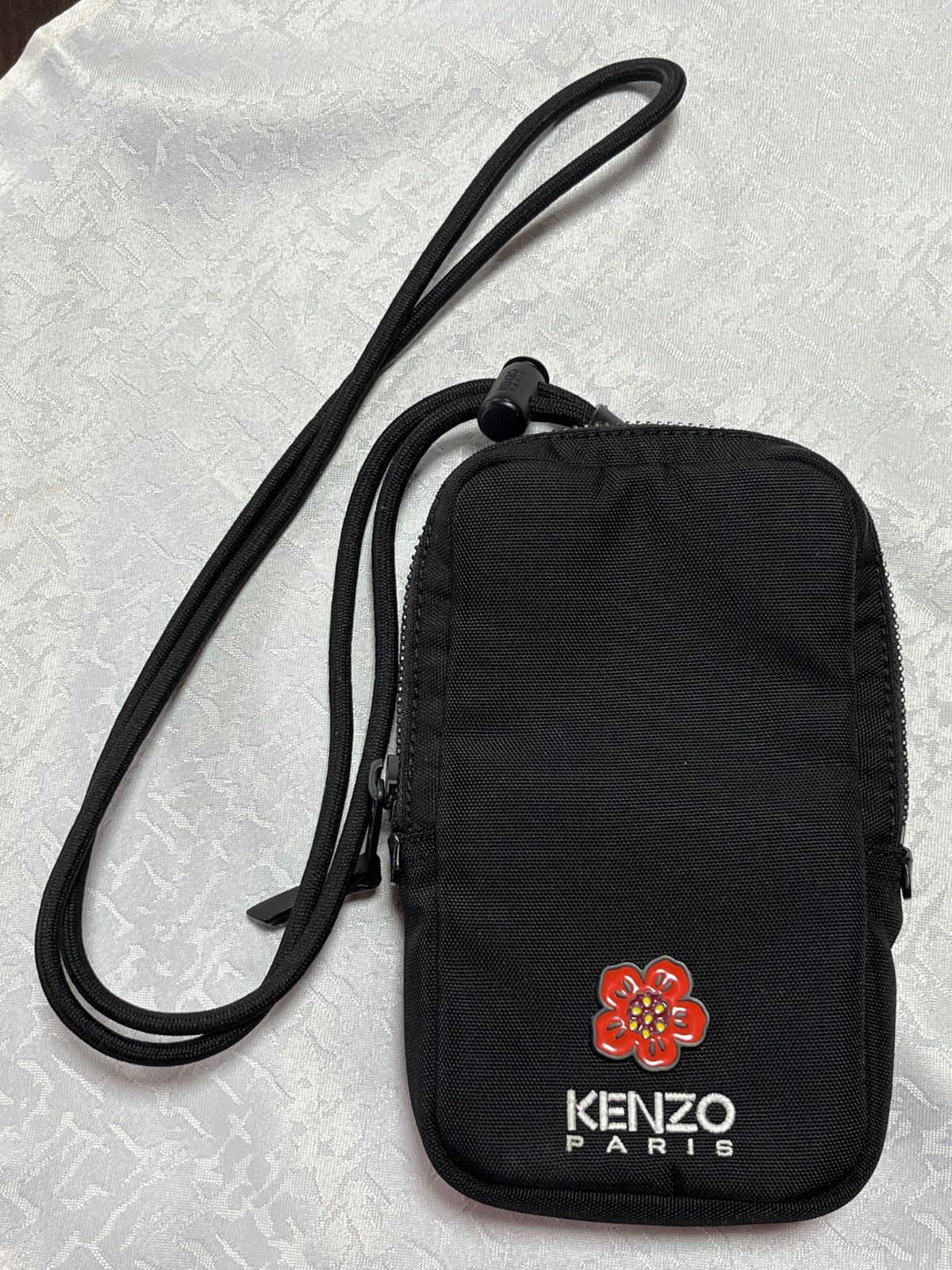 KENZO ケンゾー　PHONE HOLDER ON STRAP スマホショルダーポーチ　ショルダーバッグ　ブラック　黒　ショルダーストラップ　スマホ　カード　財布
