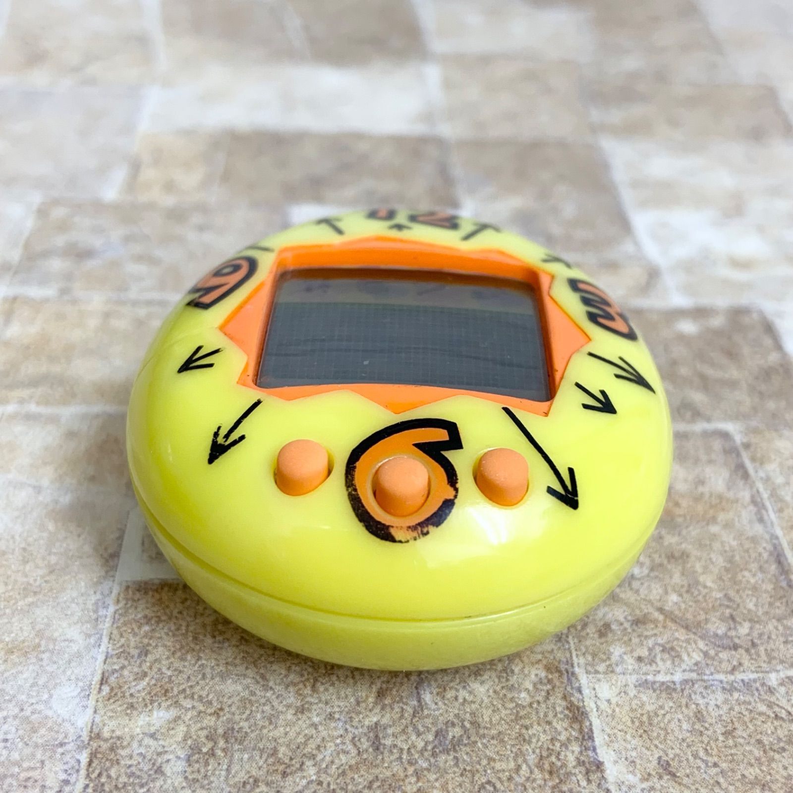 初代たまごっち 海外版 Original Tamagotchi イエロー 黄色 BANDAI