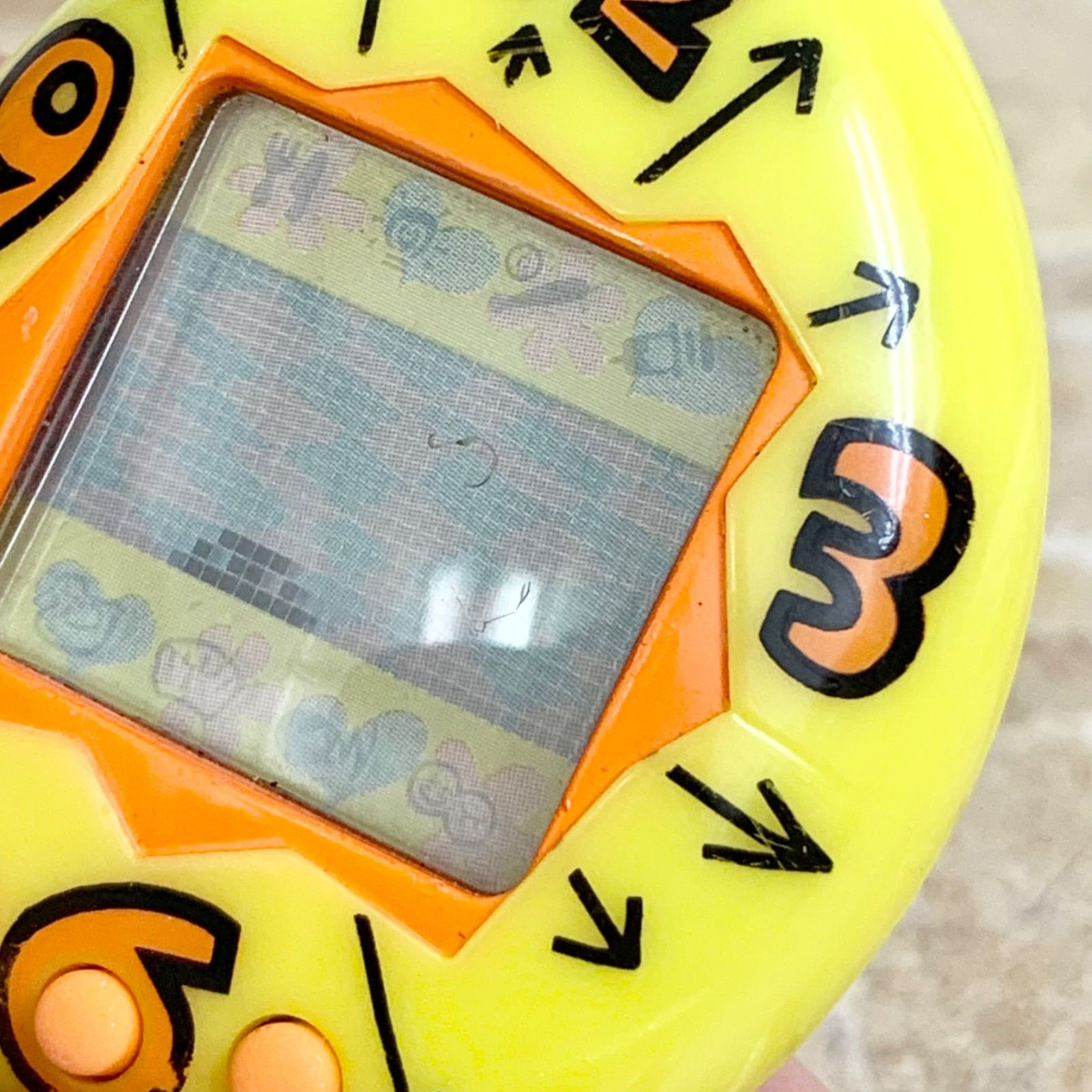 初代たまごっち 海外版 Original Tamagotchi イエロー 黄色 BANDAI