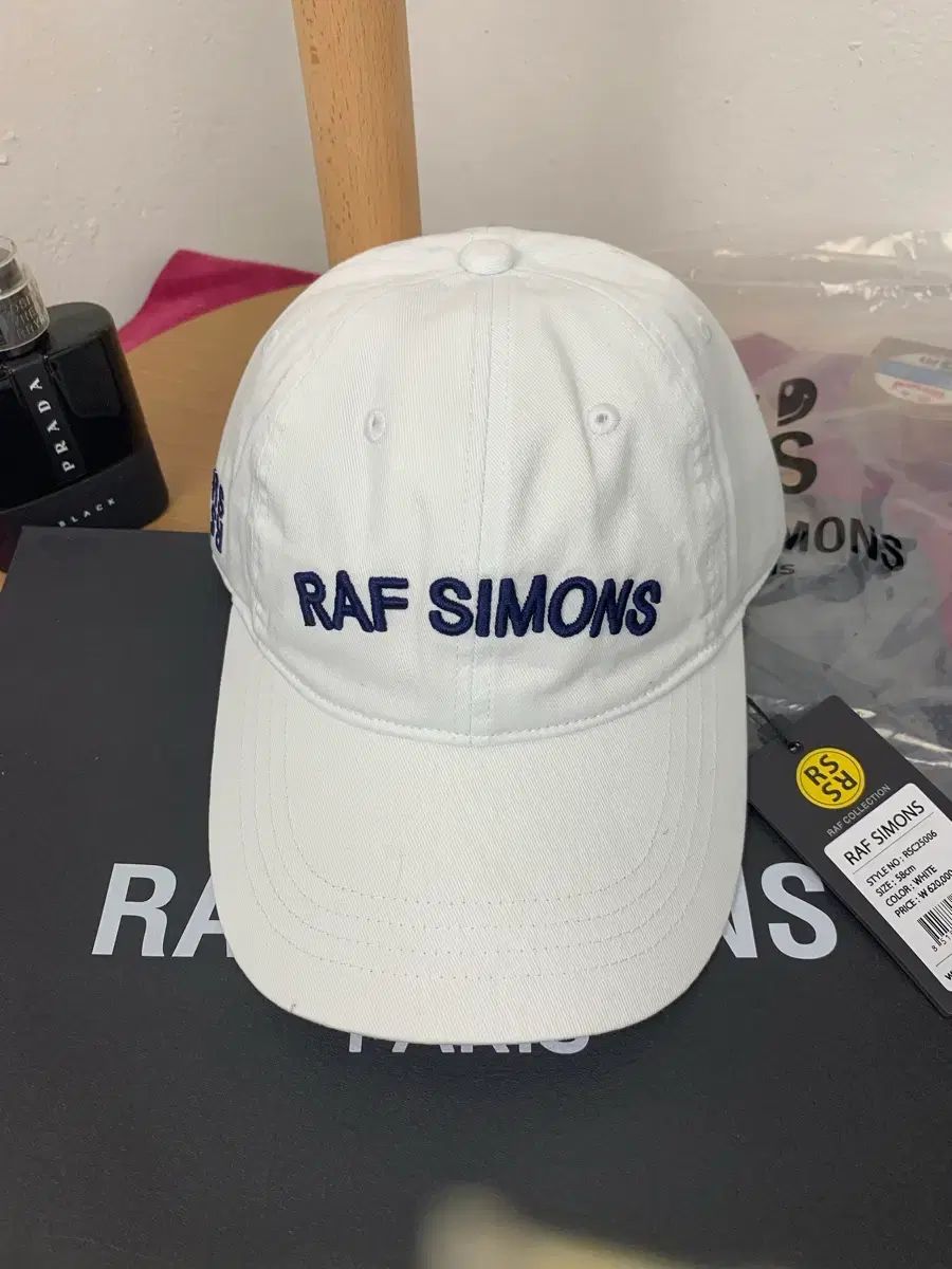 RAF SIMONS ラフ シモンズ ベースボールキャップ 白 - メルカリ