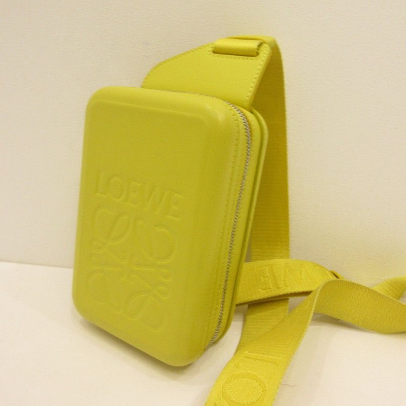 【姫路東店】 中古 LOEWE | ロエベ ボディバッグ Molded Sling Bag B987W42X07 アナグラム 【122】