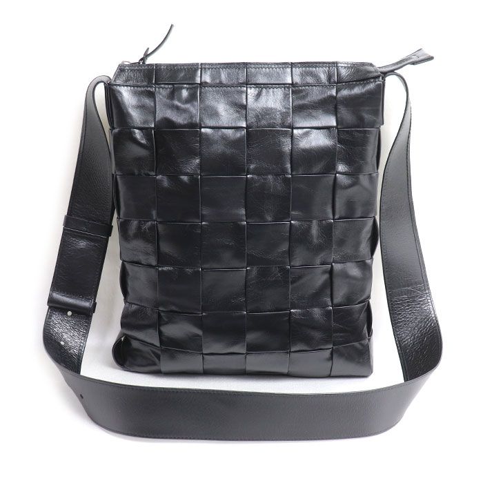 BOTTEGAVENETA ボッテガヴェネタ マキシイントレチャート カセット ショルダーバッグ ブラック 651480 VCQ71 8803 メンズ 中古 美品