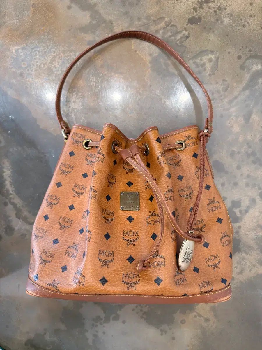 MCM ヴィセトス ドローストリング バケットバッグ ブラウン