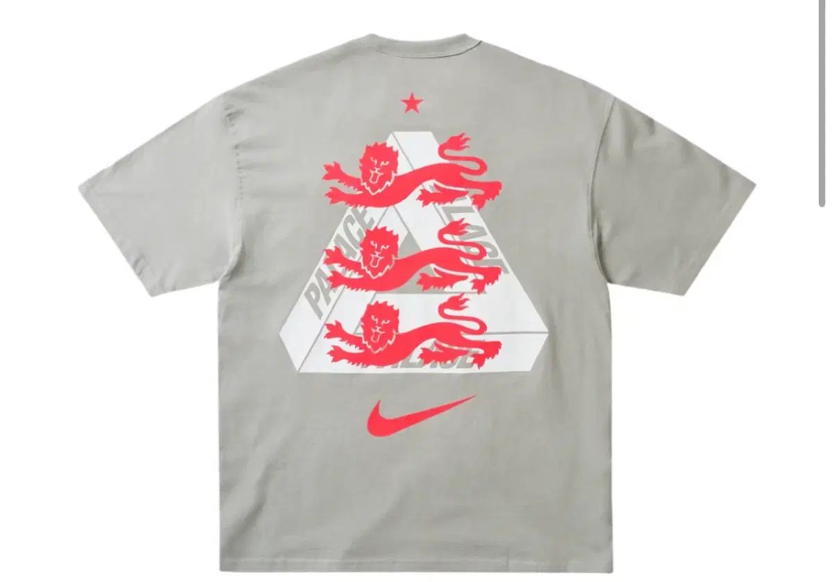 パレス x NIKE イングランド Tシャツ