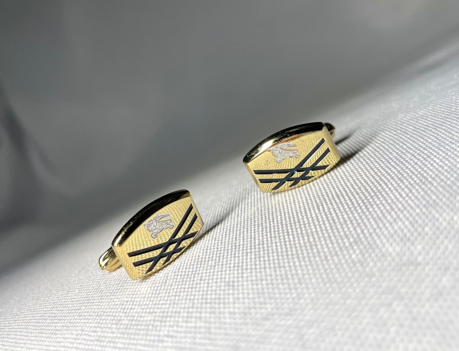 希少 Burberry バーバリー エクエストリアンナイト 騎士デザイン ゴールド & ダークネイビー & シルバー カフス カフリンクス ボタン