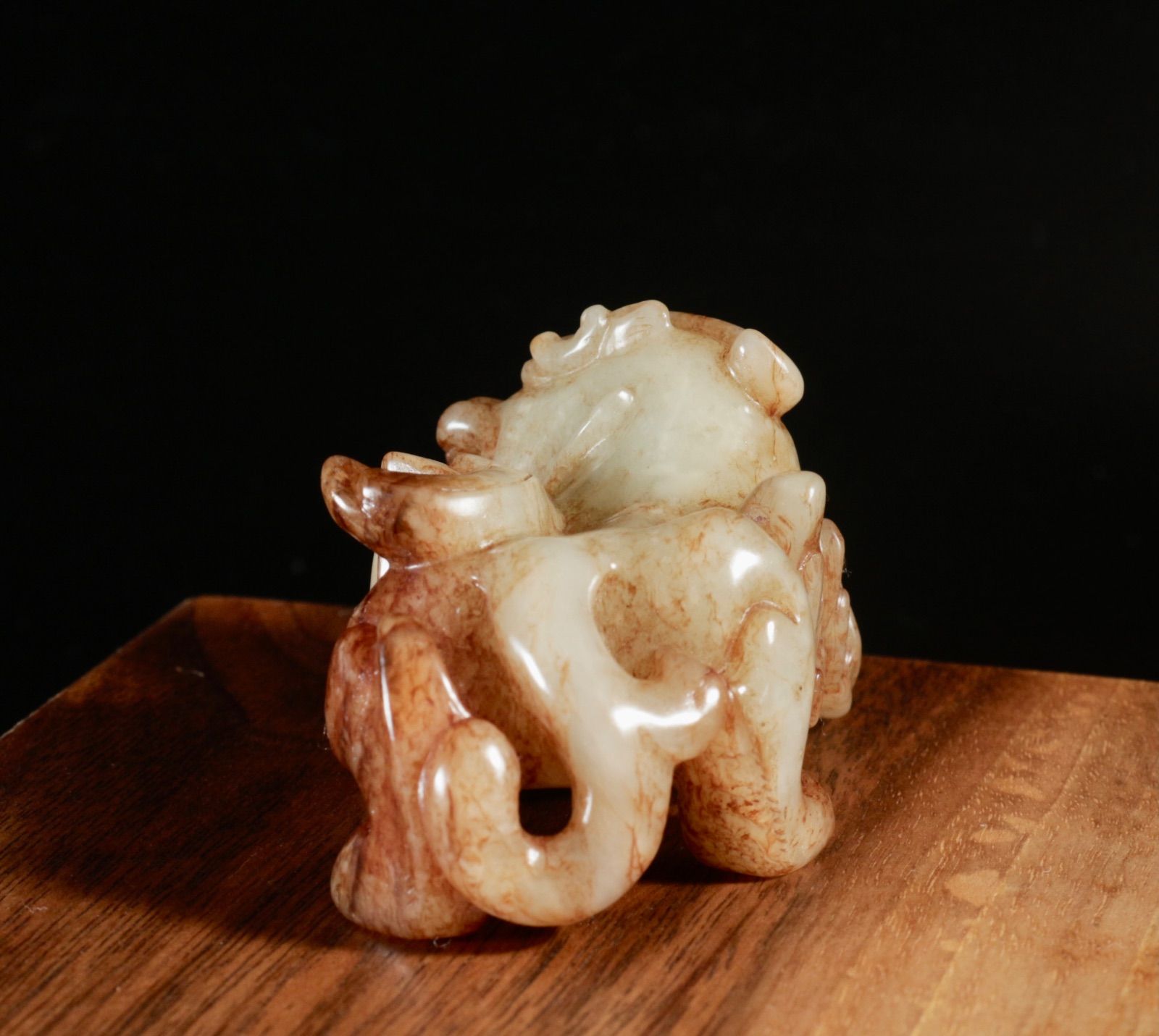 中古 和田玉風 辟邪瑞獣彫刻 把件 玉石製 瑞獣置物 中国美術 古玩CL0233 中古 和田玉風 辟邪瑞獣彫刻 把件 玉石製 瑞獣置物 中国美術 古玩