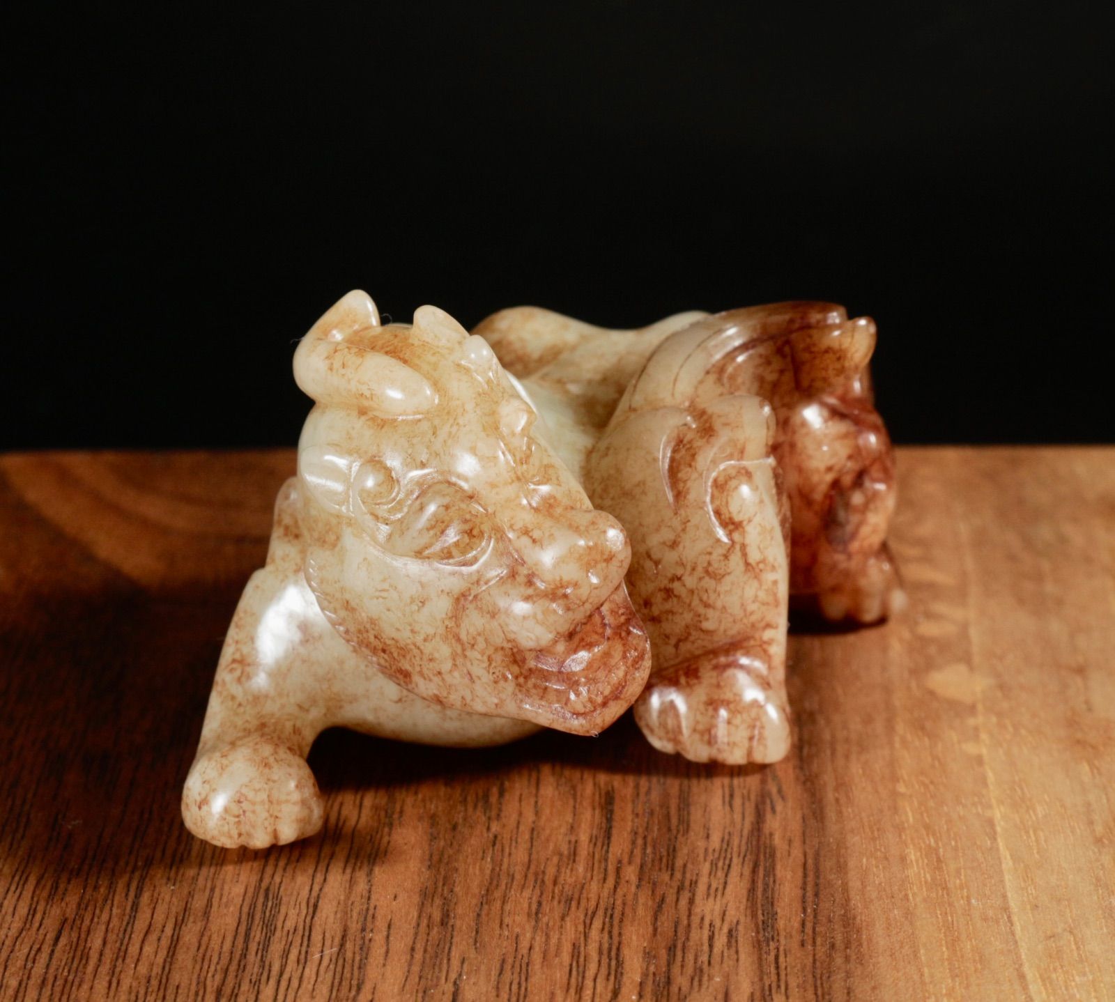 中古 和田玉風 辟邪瑞獣彫刻 把件 玉石製 瑞獣置物 中国美術 古玩CL0233 中古 和田玉風 辟邪瑞獣彫刻 把件 玉石製 瑞獣置物 中国美術 古玩