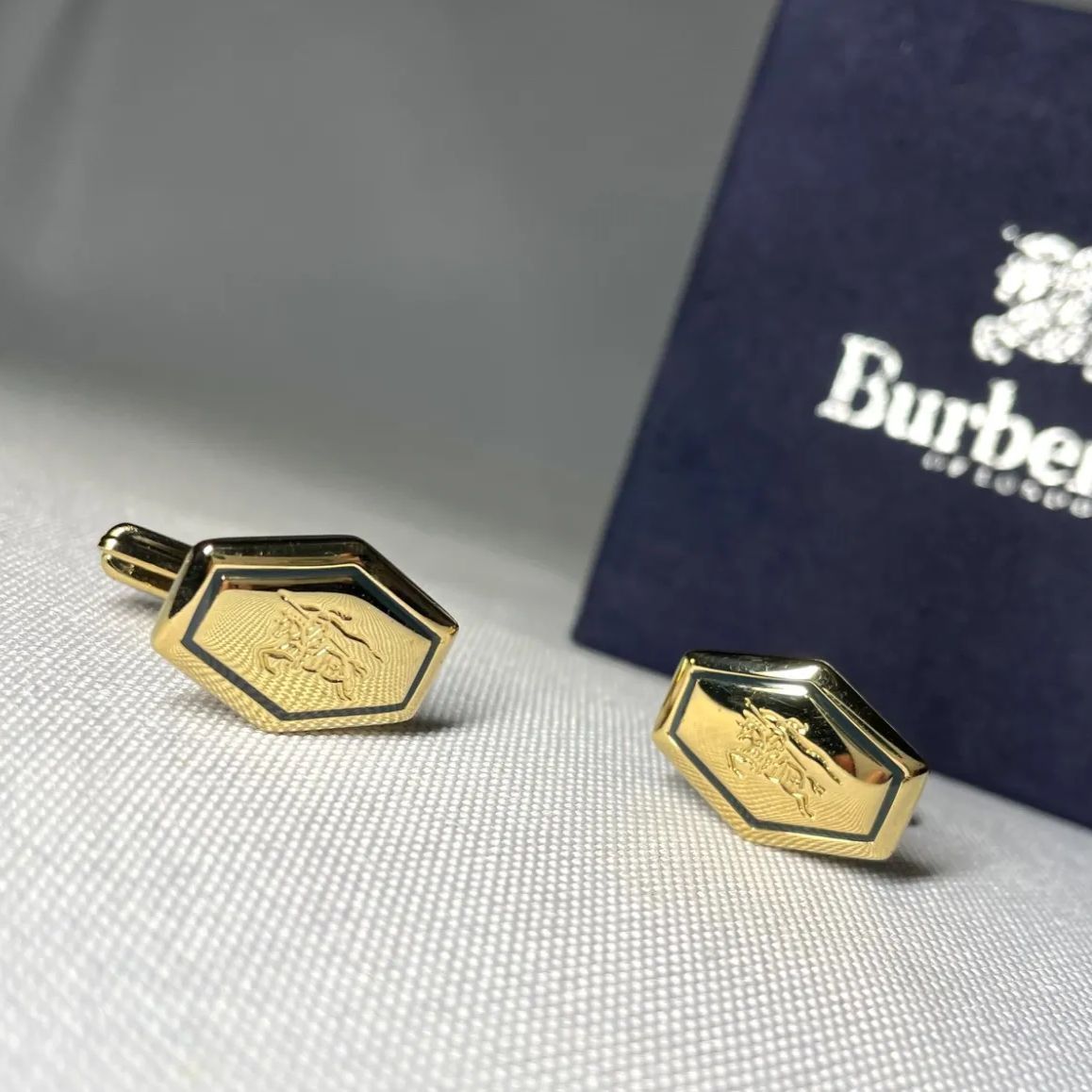 バーバリー エクエストリアンナイト ゴールド&ダークネイビー&シルバー カフス 希少 Burberry バーバリー エクエストリアンナイト 騎士デザイン