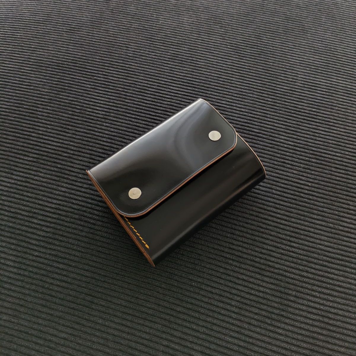 コードバン三つ折り財布【ROCADOシェルコードバン ブラック】ミニ財布