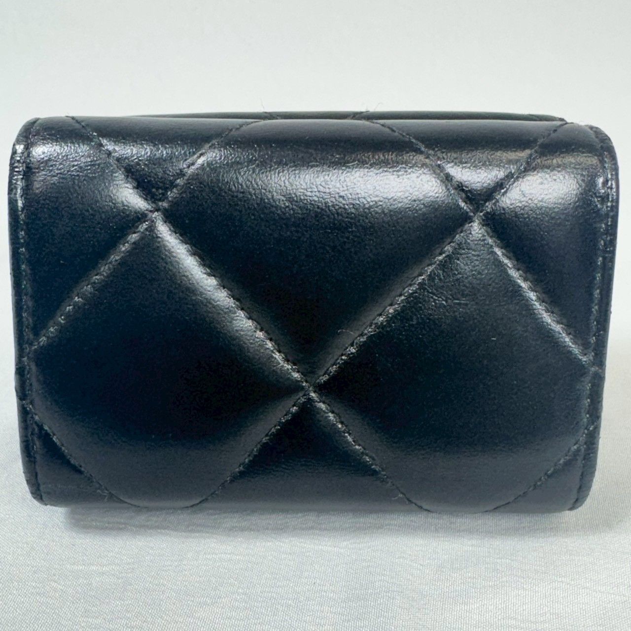 美品・近年モデル】CHANEL シャネル19 ディズヌフ スモール 三つ折り