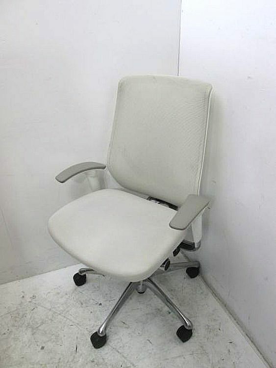 【中古品】 可動肘付ゼファーチェア