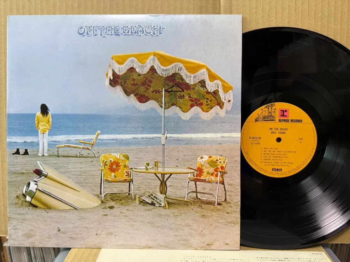 (日本 LP ） Neil Young ー On The Beach 74 年 早い