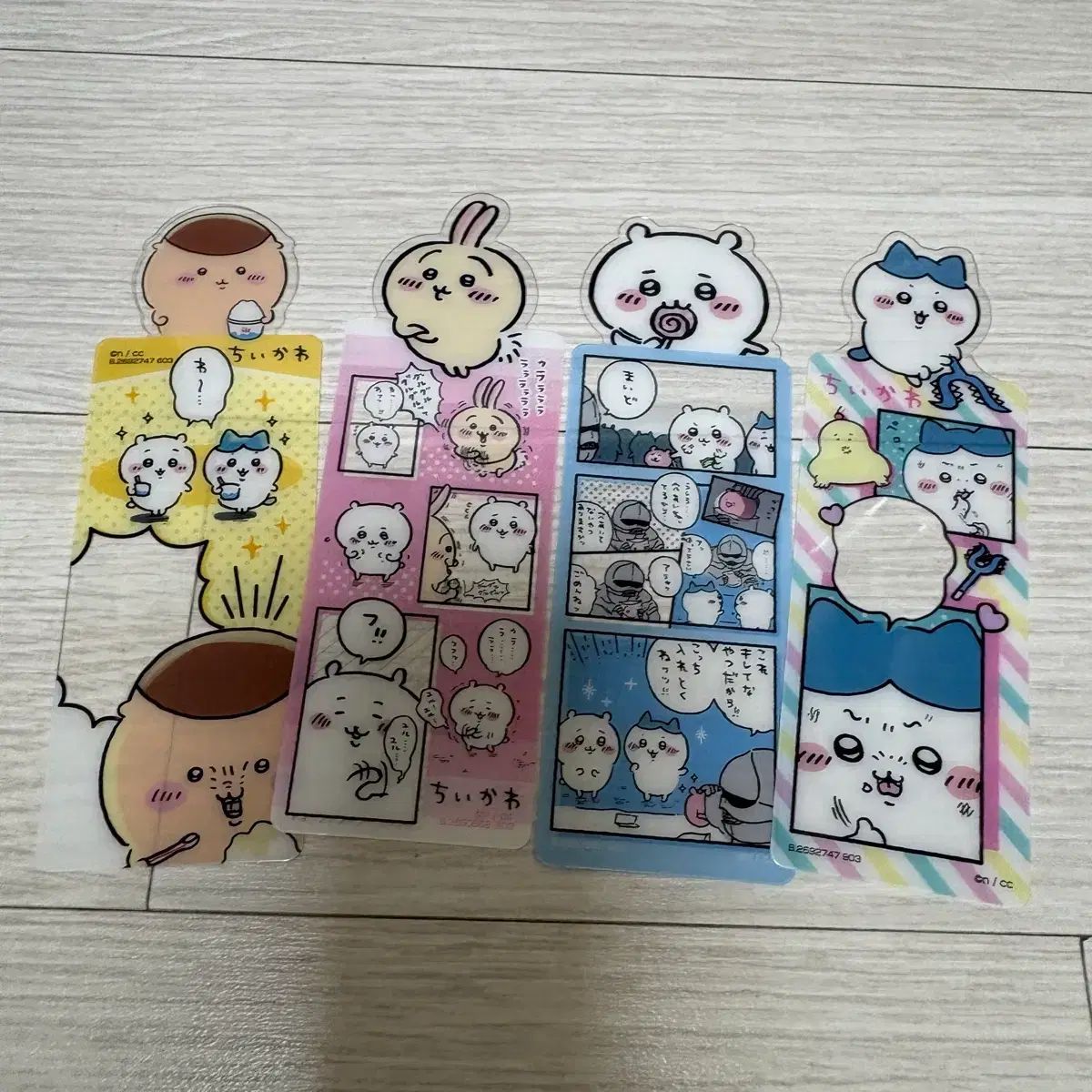 ちいかわ しおり まとめ売り ブックマークコレクション ブックマーク 講談社文庫のキャラ“よむーく | ブックマークコレクション」セリア等で発売！1～4段＋ 100均「ちいかわ ちいかわ」めちゃカワ特製しおりは必携♪ ラッコ PK ちいかわキャラクター勢揃い！ピースしてる姿がむちゃかわなステッカー シール カード 期間限定あの名作がちいかわカバーになって登場！ちいかわ×青い鳥