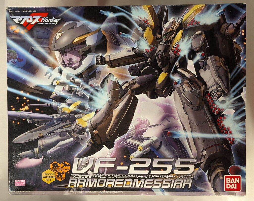 バンダイ 1/72 3形態完全変形モデル VF-25S アーマードメサイアバルキリー(オズマ機) 8