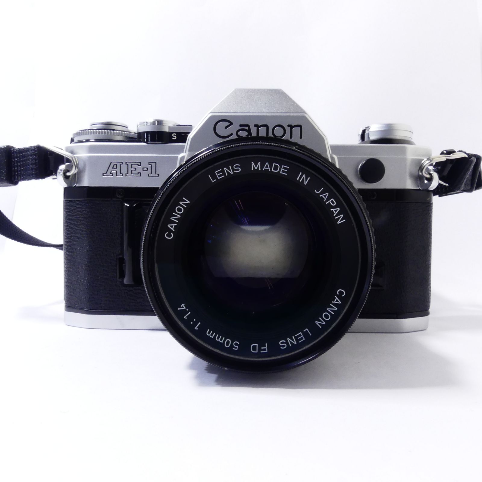 Canon AE-1 一眼レフカメラFD 50mm f/1.4レンズ付動作確認済 Canon AE-1 FD 50mm F1.4 通電確認済み フィルム一眼 オートフォーカス
