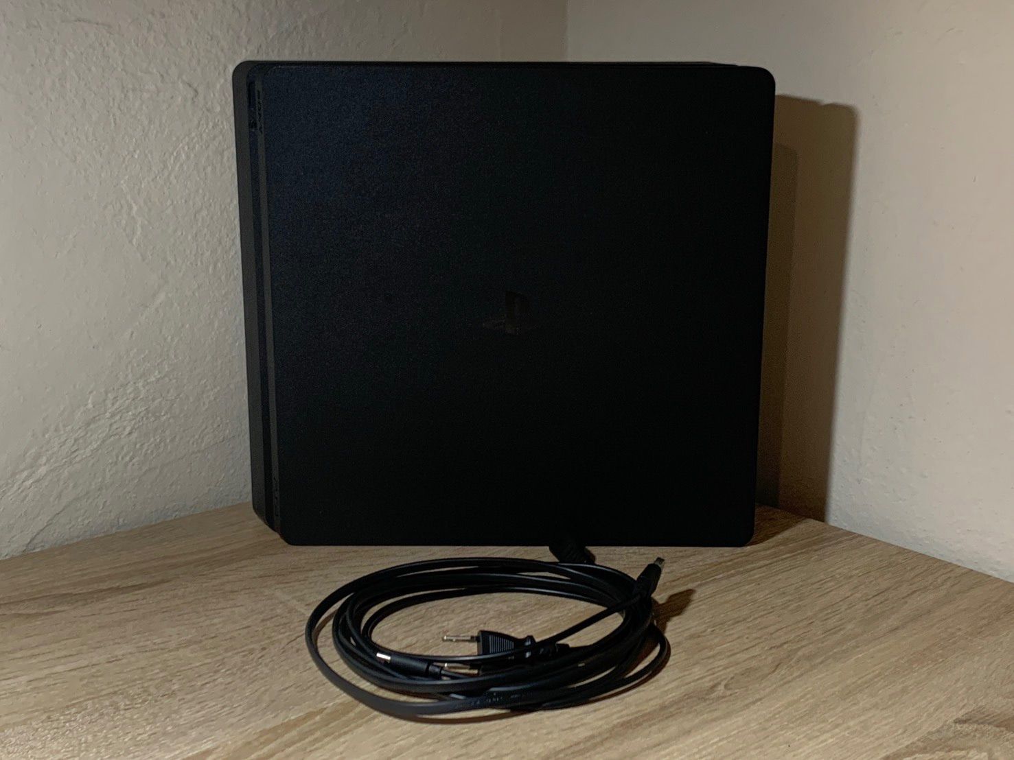 1479 PlayStation 4 CUH-2200A ブラック 動作確認済み【宅】