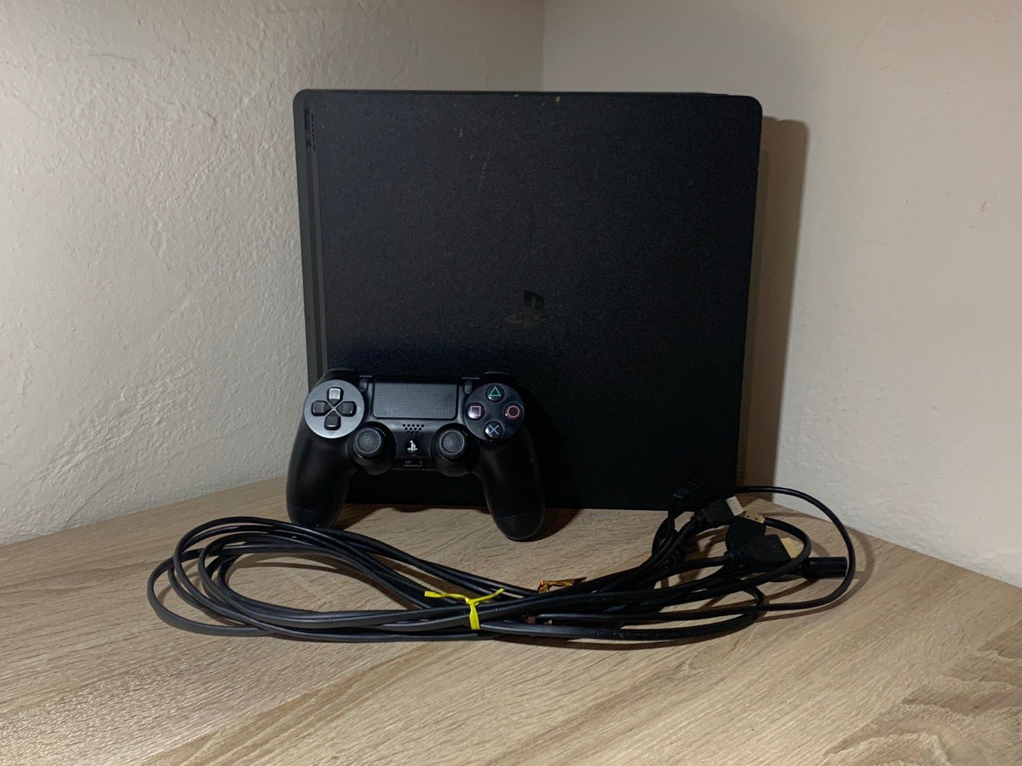 1478 PlayStation 4 CUH-2200A ブラック 動作確認済み【宅】