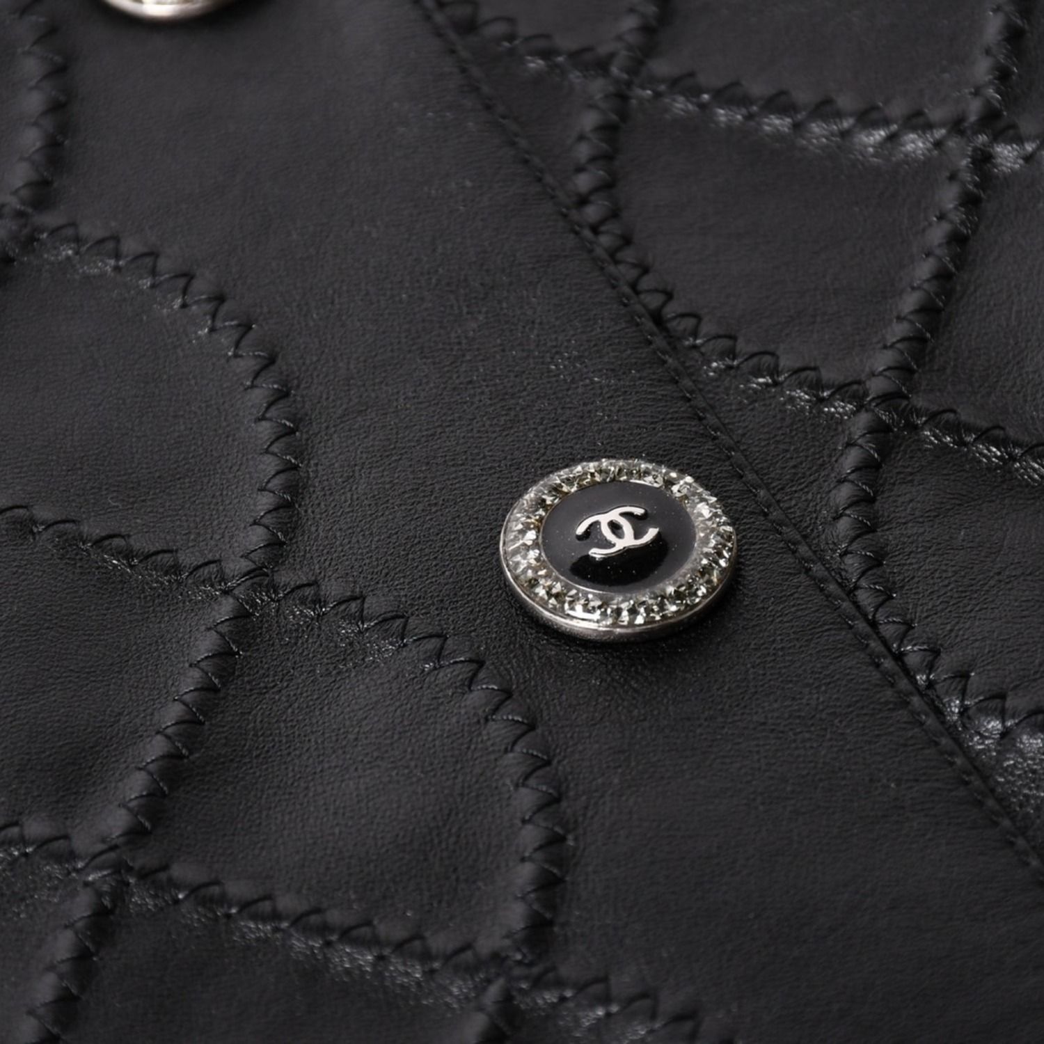極美品 CHANEL シャネル マトラッセ ノーカラー仕様ブラックレザー