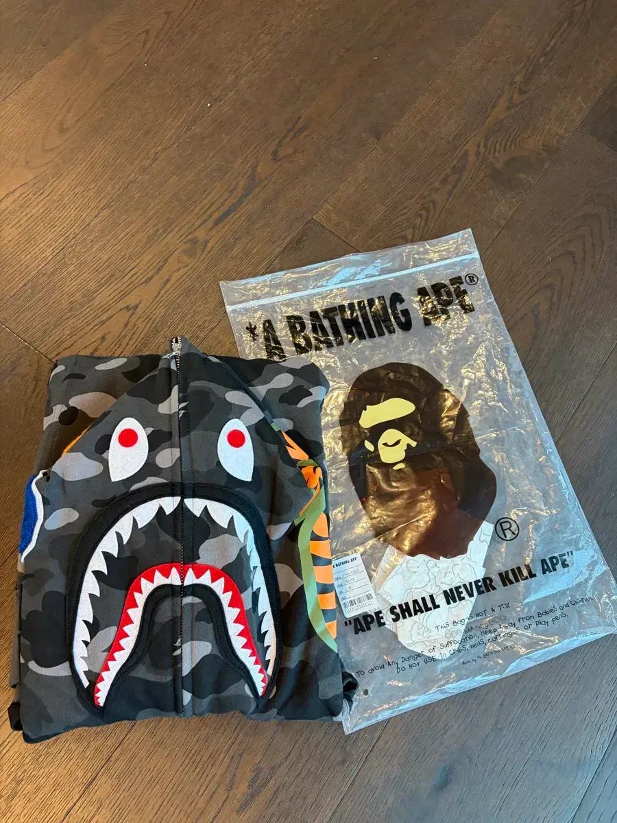 (新品) A BATHING APE アベイシングエイプ カラー カモフラ シャーク ジップアップ フーディー ブラック
