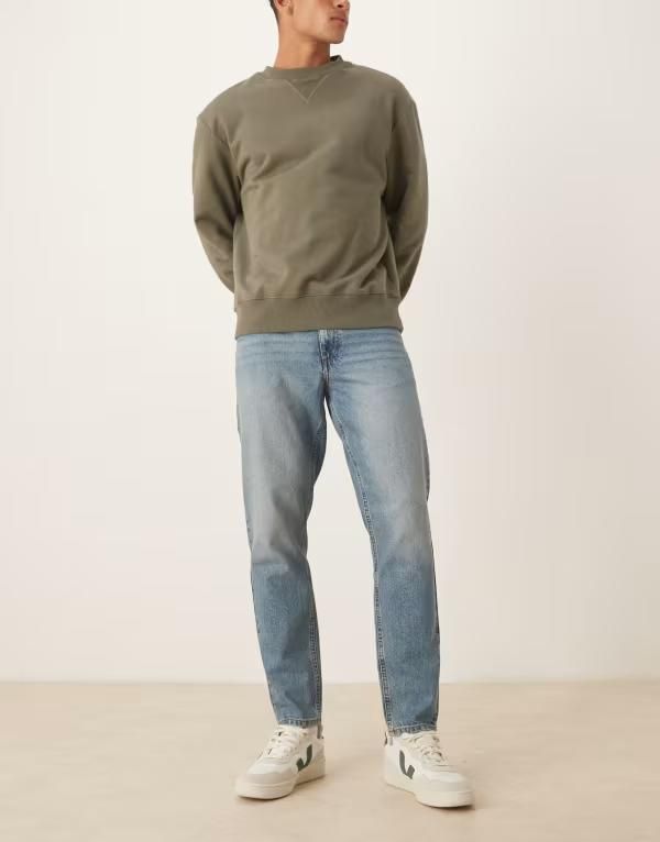 エイソス メンズ ボトムス デニムパンツ ジーンズ ASOS DESIGN tapered jeans in mid wash Mid Wash ブルー