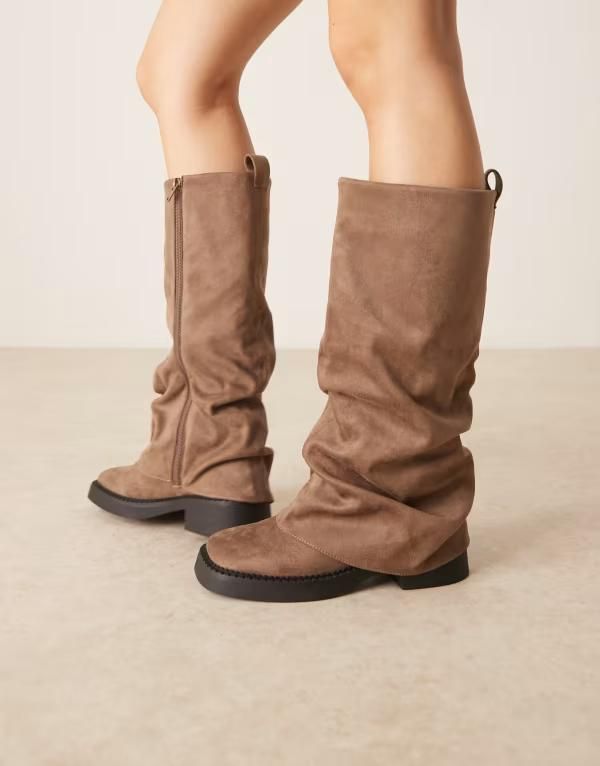 エイソス レディース シューズ ブーツ・レインブーツ スエード ブーツ ASOS DESIGN Caden chunky foldover flat knee boots suedette BEIGE