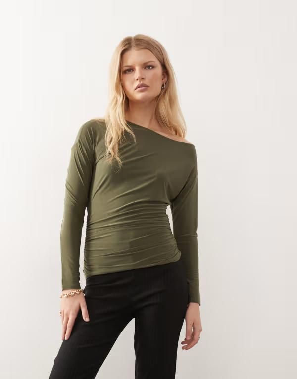 コルージョン レディース トップス Tシャツ COLLUSION heavy weight softouch off shoulder top Khaki カーキ
