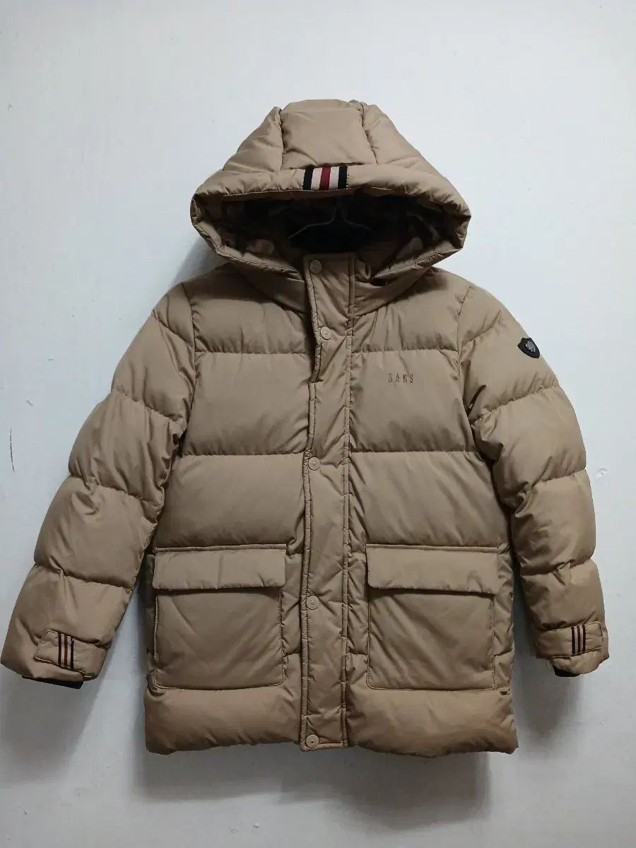 (人気グッド) DAKS キッズ 子供 ダウン アウター ベージュ色 ダウンジャケット サイズ 130(9y)