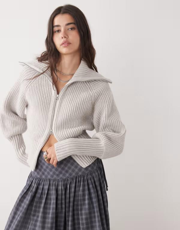ウィークデイ レディース アウター カーディガン フルジップ リブ ニット Weekday ribbed knit zip through cardigan in offwhite Offwhite