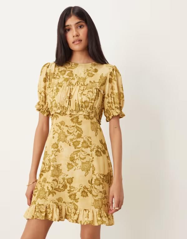 エイソス レディース トップス ワンピース ミニワンピース フラワー柄 フリル ミニ フラワー ASOS DESIGN short sleeve ruffle bust mini dress in m