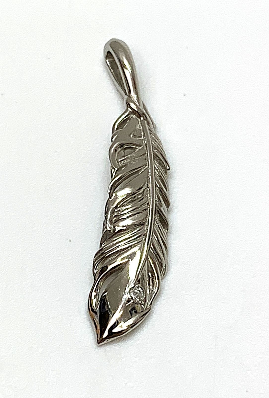 PT900 ダイヤモンド 0.01ｃｔ フェザー ペンダントトップ ネックレストップ 2.2ｇ プラチナ