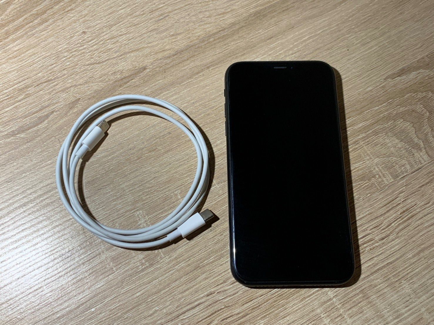iPhone XR 64GB ブラック 動作確認済 やや傷あり - メルカリ
