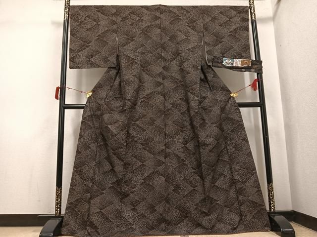 平和屋着物●本場大島紬　古代染色　純泥染　9マルキ　流水菱文　証紙付き　正絹　逸品　未使用　AABI8575ph