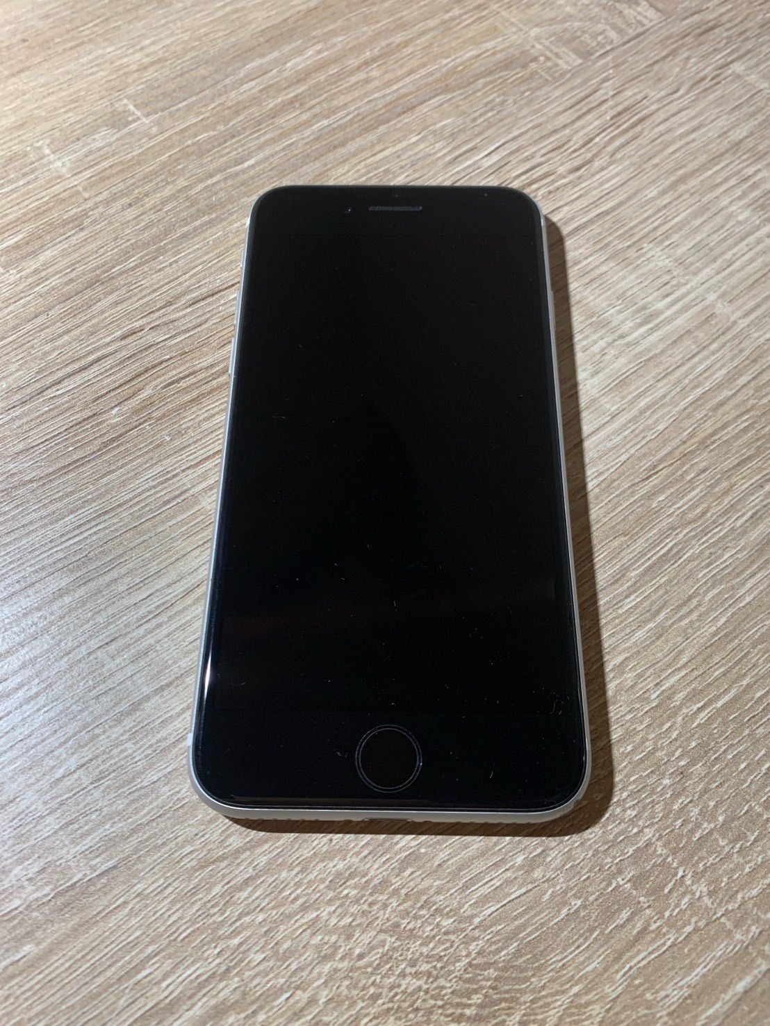 1599 iPhone SE 第二世代 128GB ホワイト 動作確認済み【ネ】