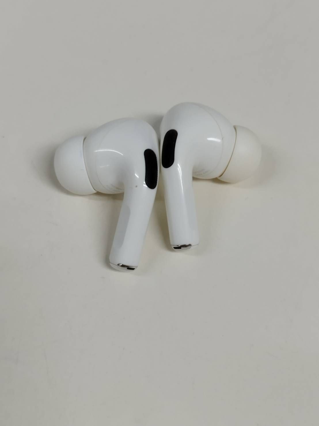 【ジャンク品】AirPods Pro 第1世代 本体1+イヤホン5（左3：右2） ジャンク】Apple AirPods Pro 第1世代/A2083,A2084/ワイヤレスイヤホン