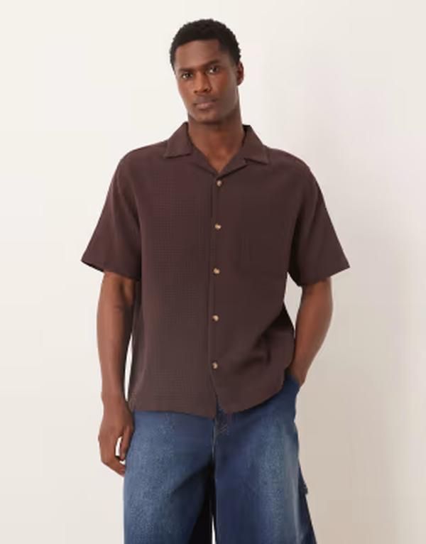 エイソス メンズ トップス シャツ ASOS DESIGN relaxed camp collar waffle textured shirt BROWN ブラウン