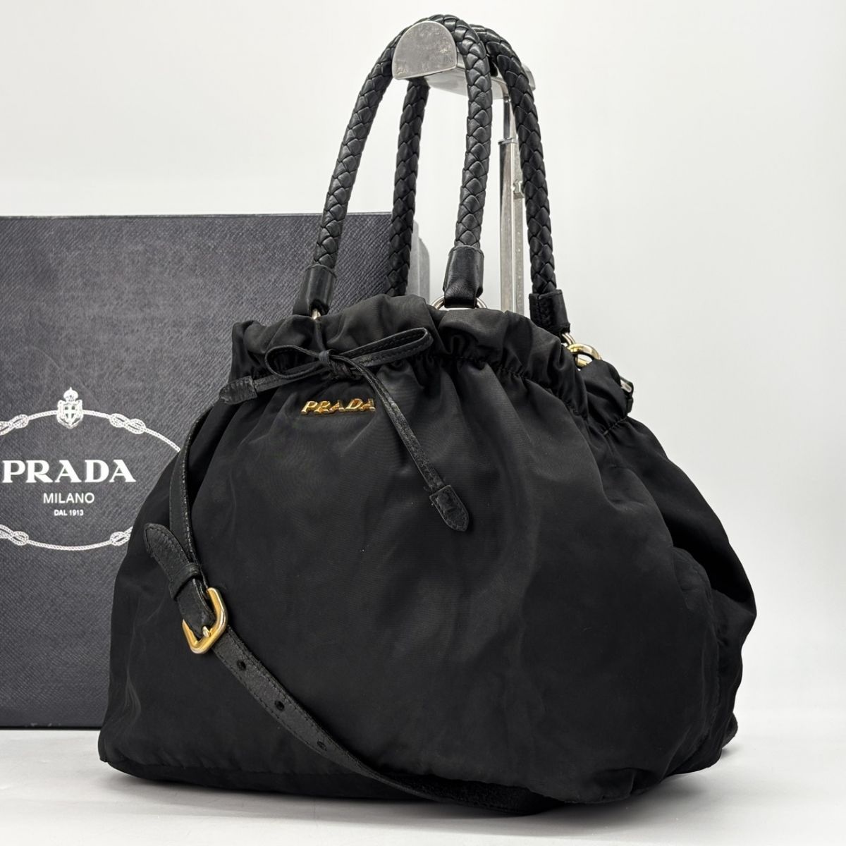【しなやかに包み込む】　PRADA 　リボンハンドバッグ 2WAY ショルダーバッグ ナイロン レザー ギャザー 編み込みハンドル　ブラック