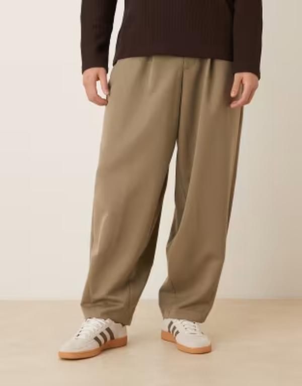 エイソス メンズ ボトムス カジュアルパンツ プリーツ ASOS DESIGN smart pleated wide barreleg pants Khaki カーキ