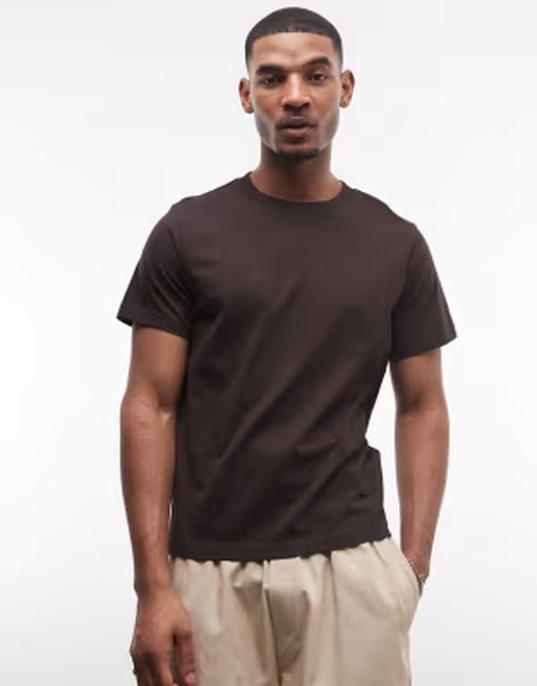 ウィークデイ メンズ トップス Tシャツ ジャージー Weekday classic boxy fit heavyweight jersey Tshirt in dark brown ブラウン