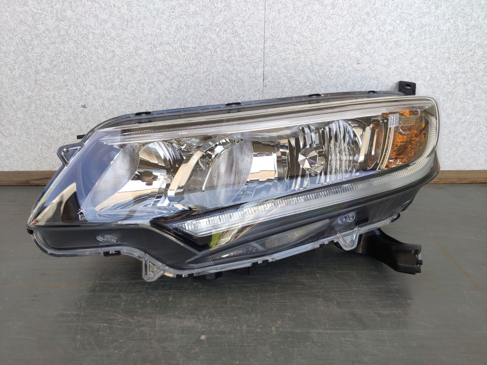 HONDA FREED ホンダフリード 純正 ヘッドライト 33150-TDK-J02 Stanley